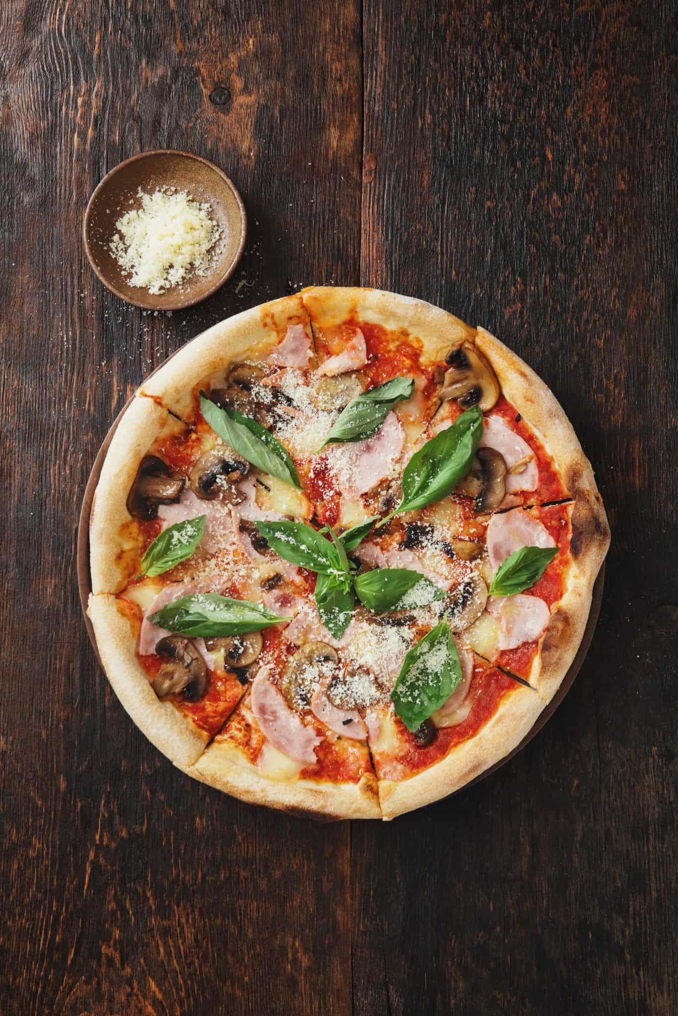 Pizza Prosciutto e funghi Rezept für den Thermomix®