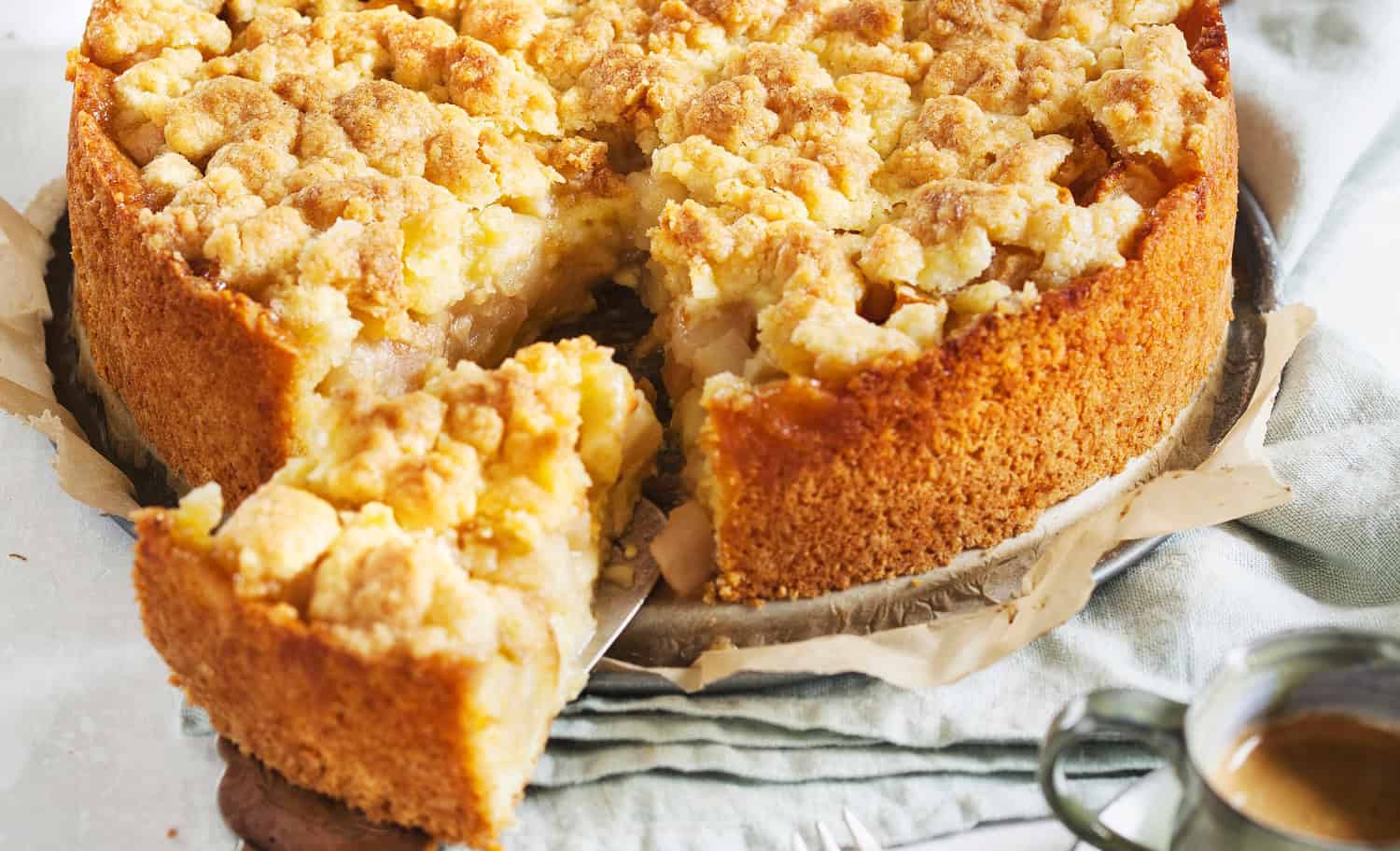 Streuselkuchen angeschnitten – Foto: Frauke Antholz