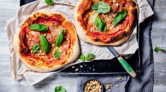 Pizza Caprese mit dem Thermomix® – Foto: falkemedia