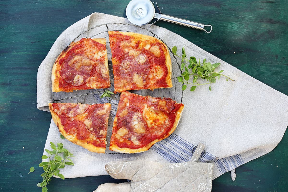 Salami-Pizza mit dem Thermomix® – Foto: Alexandra Panella