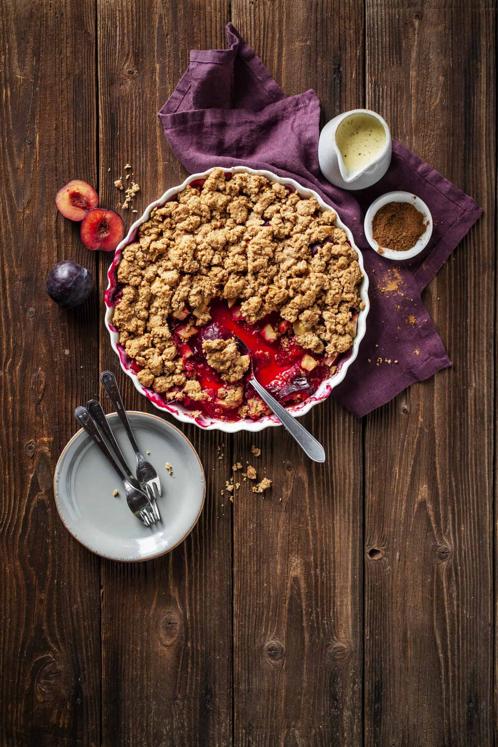 Apfel-Pflaumen-Crumble mit dem Monsieur Cuisine – Foto: Ostmann/ Anna Gieseler