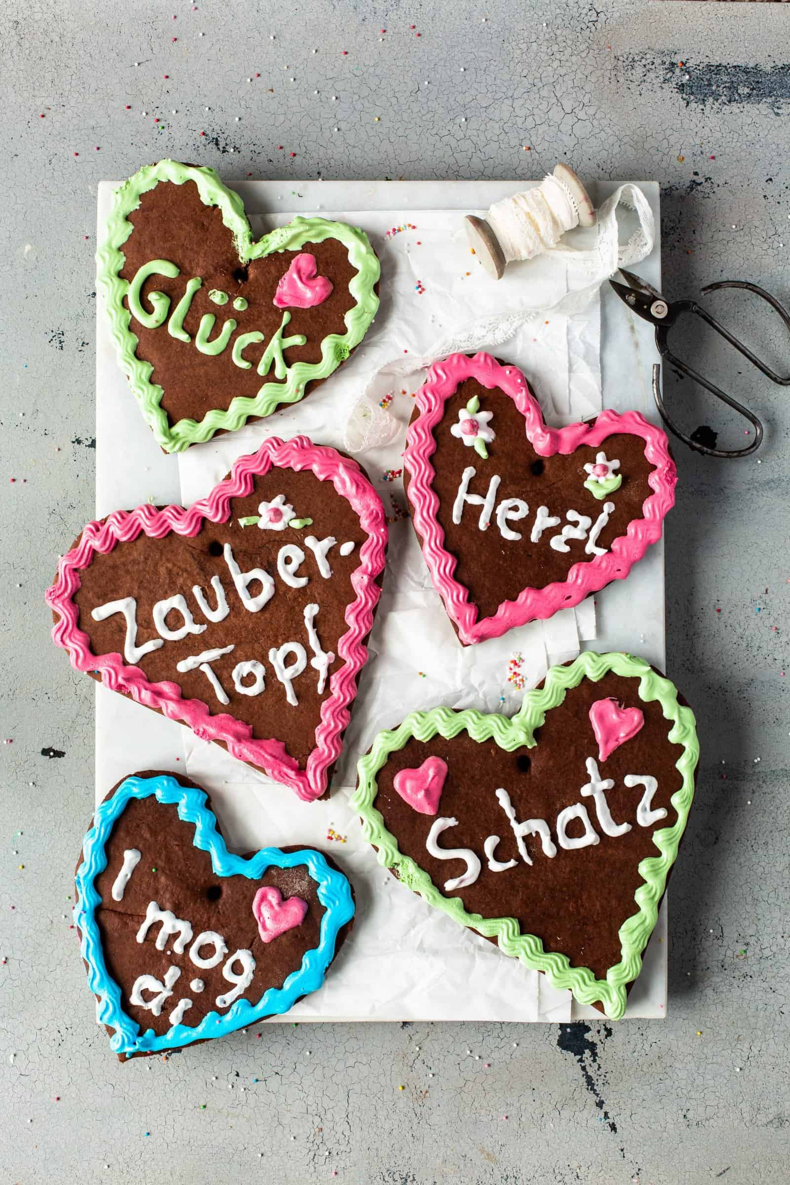 5 Lebkuchenherzen mit verschiedener Aufschrift