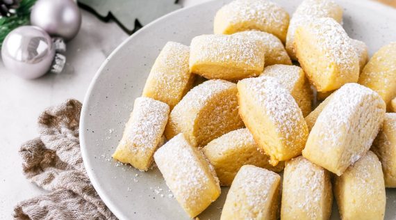 Traumstücke Plätzchen auf einem weißen Teller – Foto: Sandra Leibinger