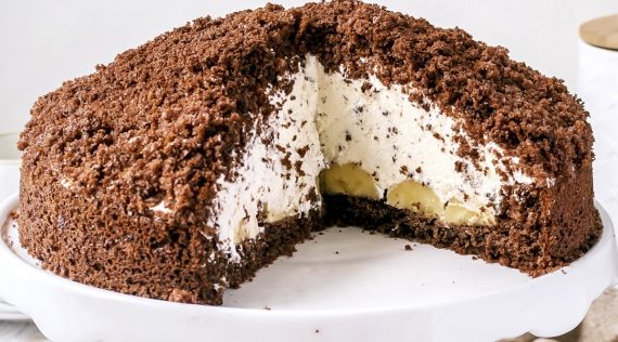 Klassischer Maulwurfkuchen mit Banane – Foto: Sandra Leibinger