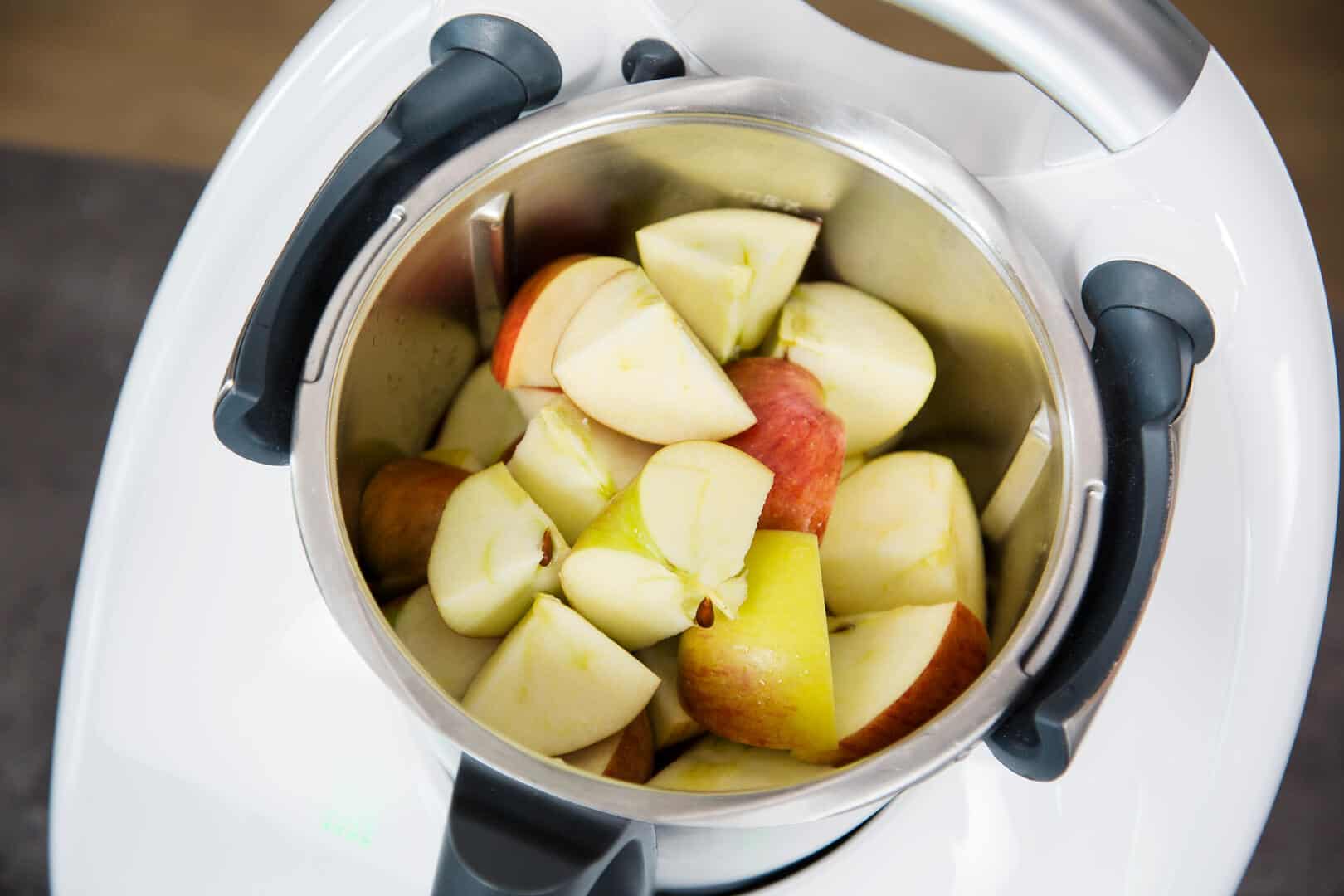 Äpfel im Mixtopf des Thermomix®