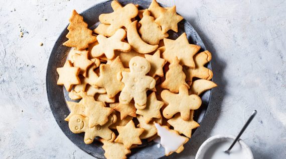Ein Teller mit Plätzchen von oben fotografiert – Foto: Anna Gieseler
