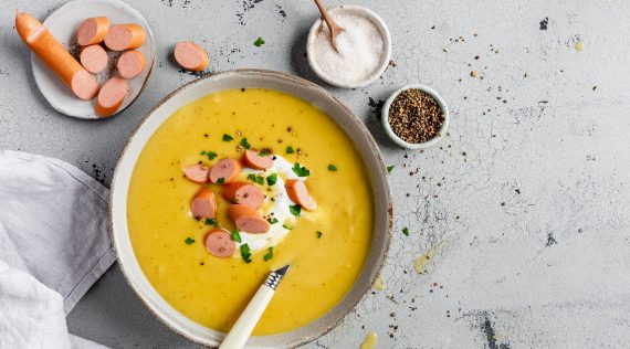 Kartoffelcremesuppe mit Würstchen aus dem Thermomix® – Foto: Désirée Peikert